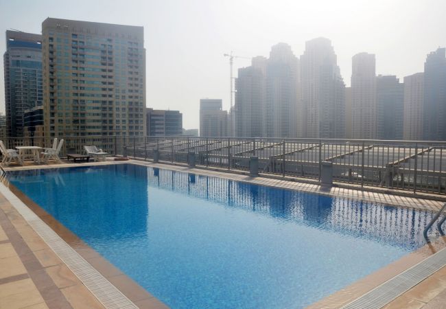 Apartment in Dubai - Spacious 2br with terrace on Marina