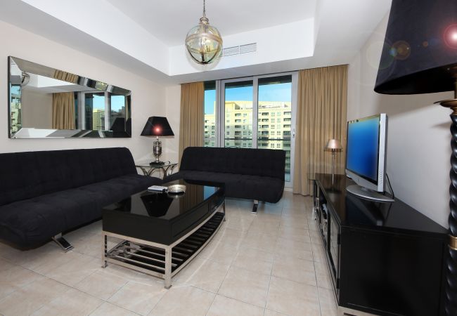 Apartment in Dubai - Luxurious 2 Bedroom At The Waves A