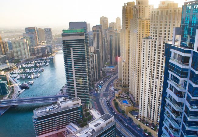 Apartment in Dubai - Bird`s-eye view over Marina, 2BR