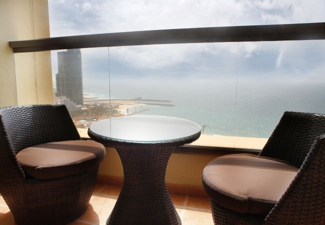 Apartment in Dubai - Wake up to this view! Big 2br apt.