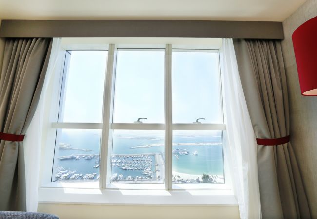 Apartment in Dubai - Luxury 2br apartment on the beach