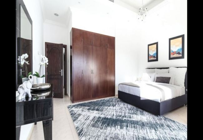 Villa in Dubai - Incredible 4 Bedroom plus maidsroom Villa
