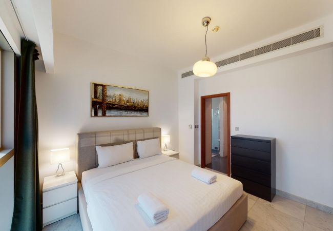 Apartment in Dubai - Bright and Airy One Bedroom Apartment in Central Park