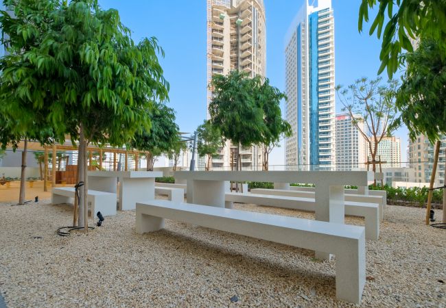 Apartment in Dubai - Immaculate 2BR w/ Burj Khalifa & Fountain Views 