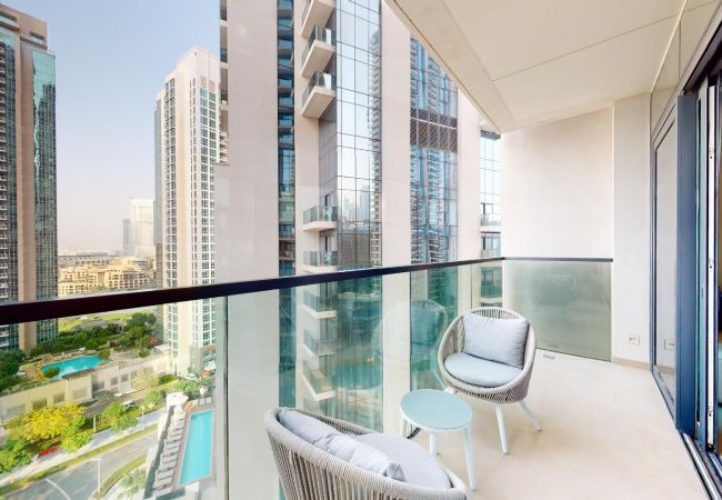 Apartment in Dubai - Luxurious 2-Bedroom Apartment in Act One Tower with Iconic Burj Khalifa View