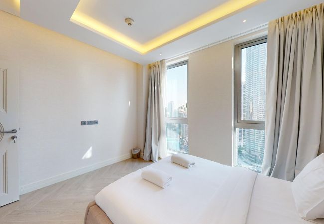 Apartment in Dubai - Iconic 3 Bedroom apartment in Downtown with Burj Khalifa View