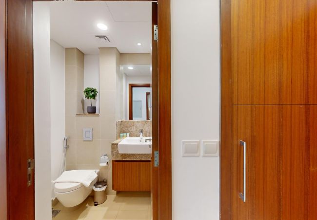 Apartment in Dubai - Stunning and modern 1-Bedroom Retreat in Vida Residence, Emirates Hills